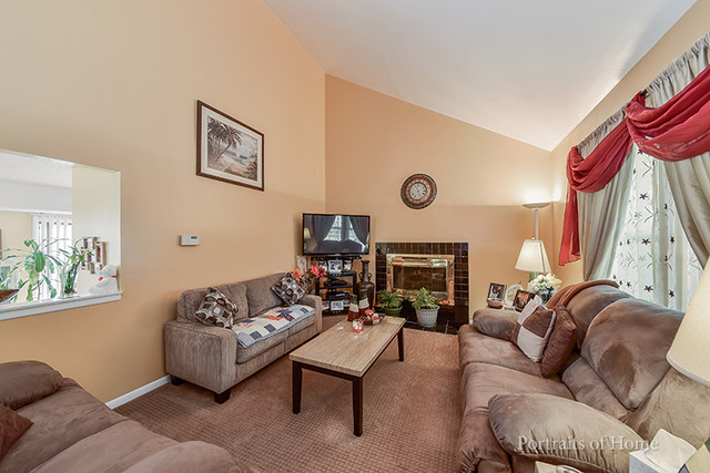 For Sale: 3085 Fox Hill Rd Aurora, IL 60504