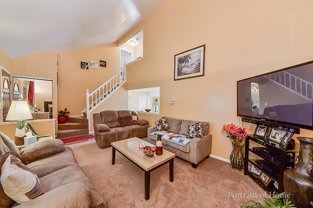 For Sale: 3085 Fox Hill Rd Aurora, IL 60504