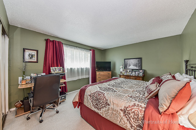 For Sale: 3085 Fox Hill Rd Aurora, IL 60504