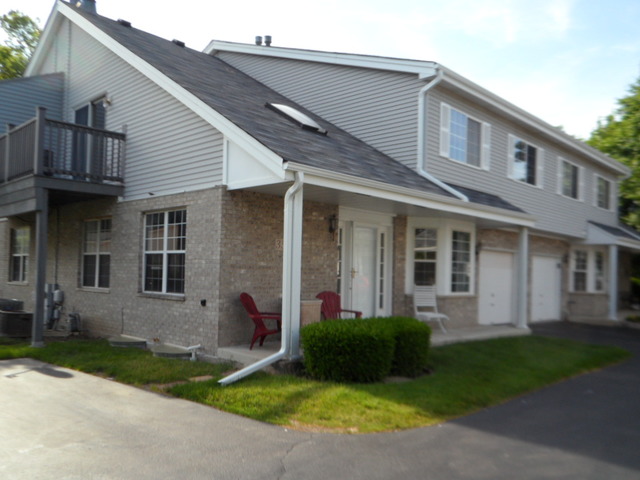 For Sale: 3519 Princeton Ave Aurora, IL 60504