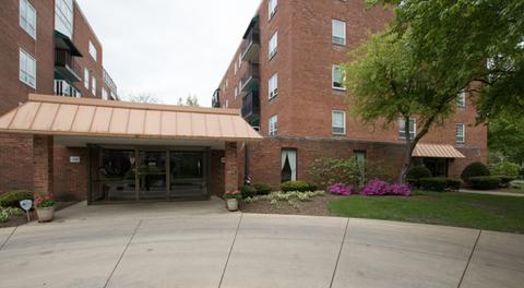 460 W Downer Pl #4E