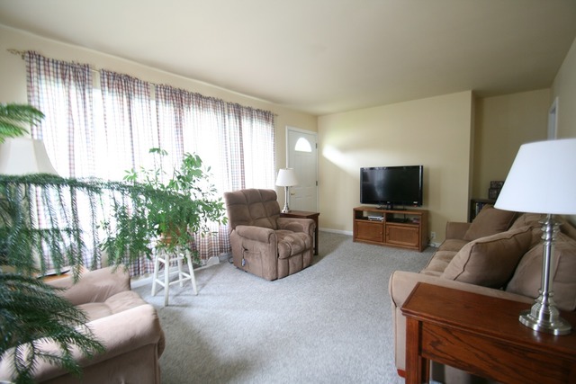 For Sale: 209 N Buell Ave Aurora, IL 60506