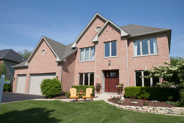 For Sale: 275 Johnson Woods Dr Batavia, IL 60510