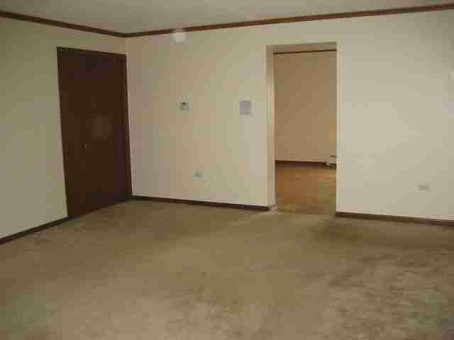 For Sale: 4946 Douglas Rd #APT 202 Downers Grove, IL 60515