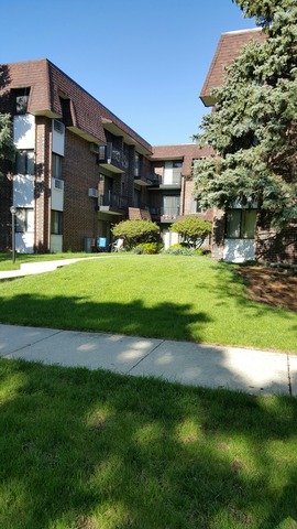 For Sale: 4946 Douglas Rd #APT 202 Downers Grove, IL 60515