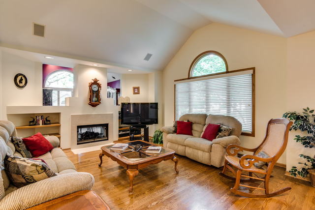 For Sale: 2216 Durand Dr Downers Grove, IL 60515