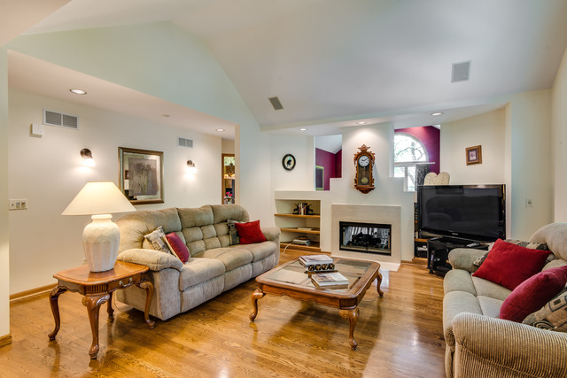 For Sale: 2216 Durand Dr Downers Grove, IL 60515