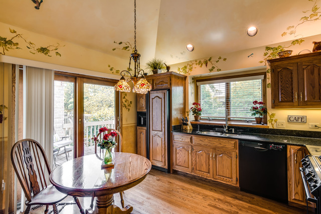 For Sale: 2216 Durand Dr Downers Grove, IL 60515