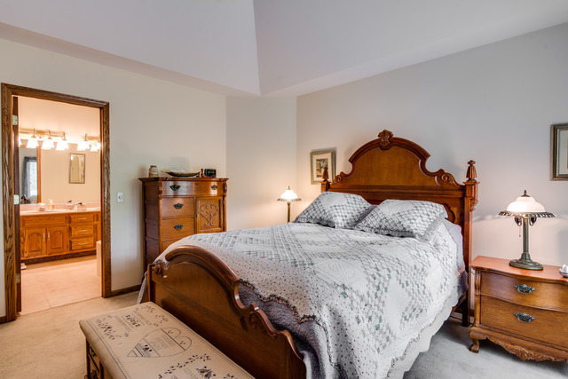 For Sale: 2216 Durand Dr Downers Grove, IL 60515