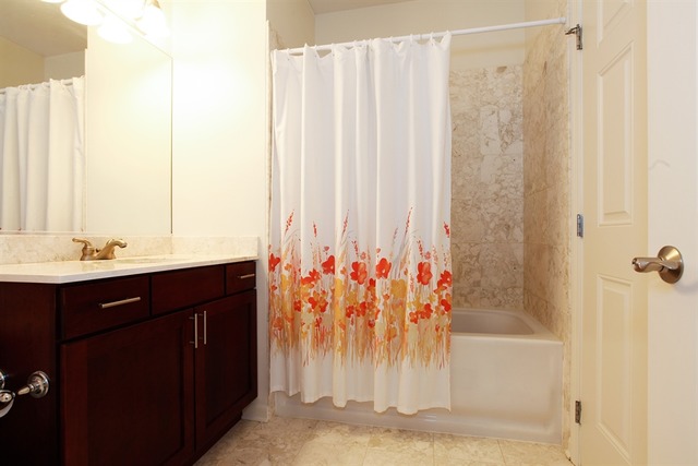 For Sale: 945 Burlington Ave #208 Downers Grove, IL 60515