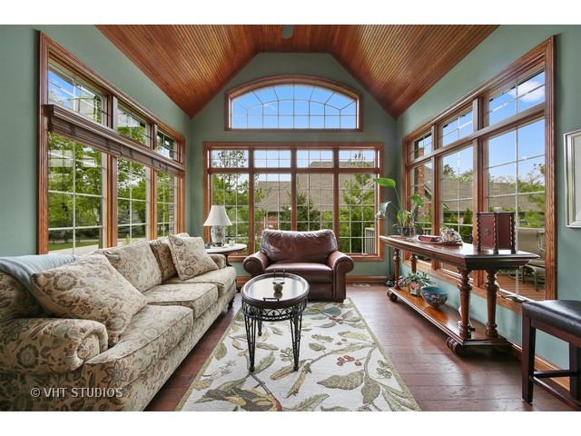 For Sale: 2458 Durand Dr Downers Grove, IL 60516