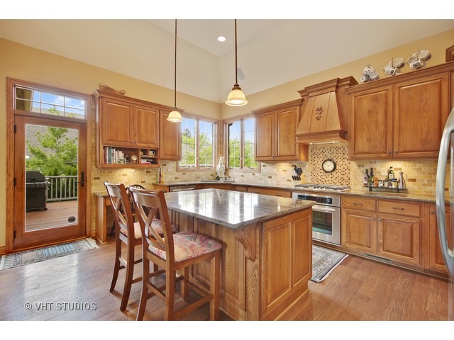 For Sale: 2458 Durand Dr Downers Grove, IL 60516
