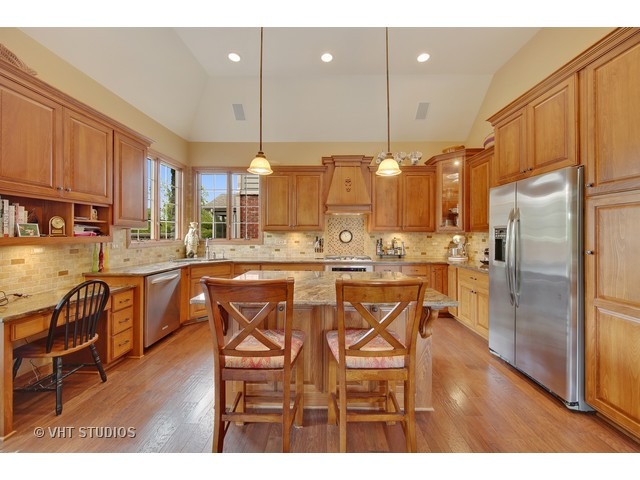 For Sale: 2458 Durand Dr Downers Grove, IL 60516