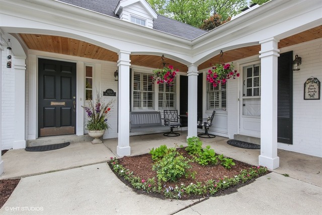 For Sale: 800 W Hickory St Hinsdale, IL 60521