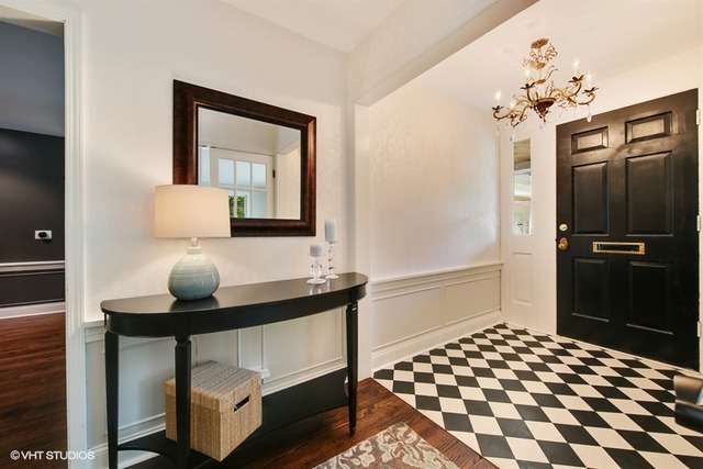 For Sale: 800 W Hickory St Hinsdale, IL 60521