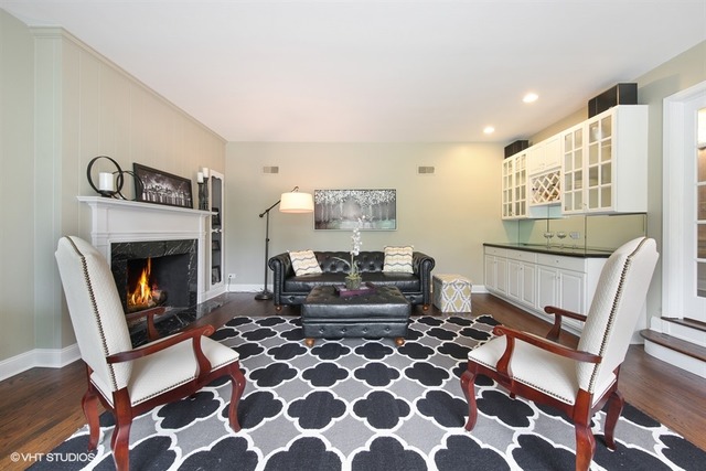 For Sale: 800 W Hickory St Hinsdale, IL 60521