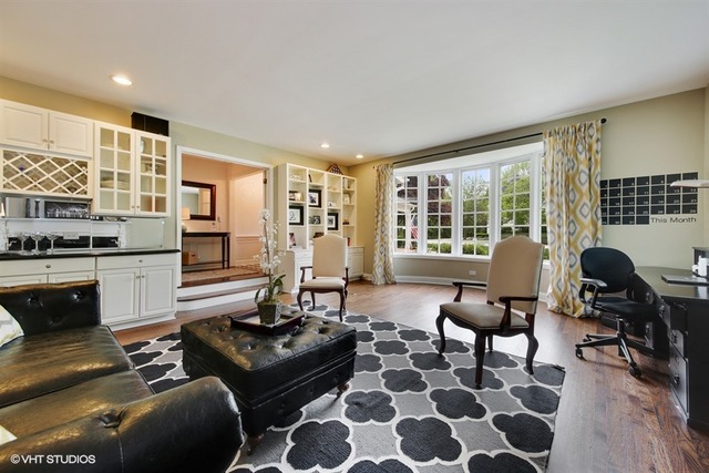 For Sale: 800 W Hickory St Hinsdale, IL 60521