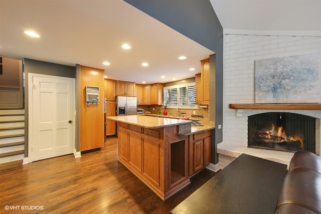 For Sale: 800 W Hickory St Hinsdale, IL 60521