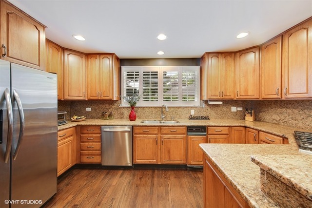 For Sale: 800 W Hickory St Hinsdale, IL 60521