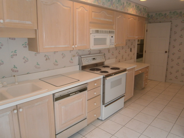 For Sale: 6 Oak Brook Club Dr #J-204 Oak Brook, IL 60523