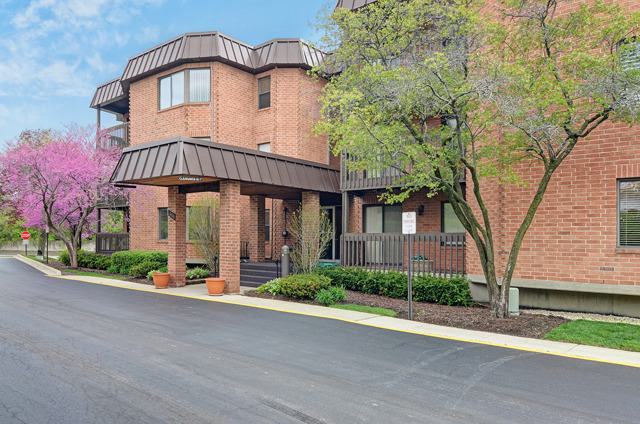 For Sold: 6401 Clarendon Hills Rd #104 Willowbrook, IL 60527