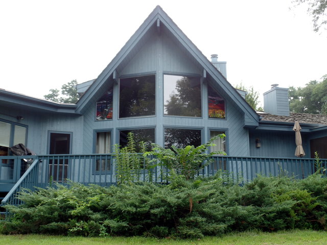 513 W Race St