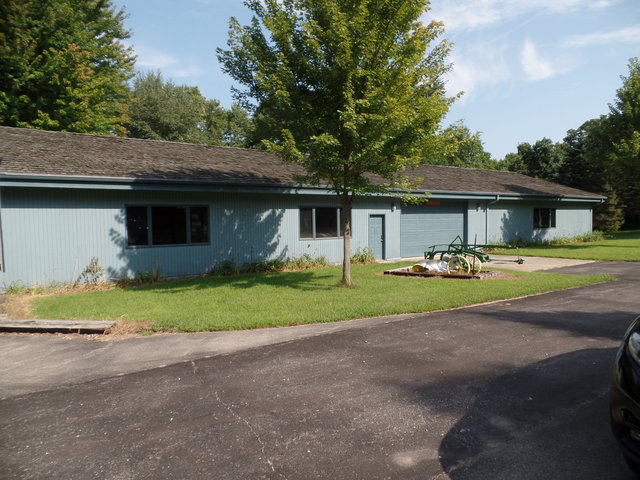 513 W Race St