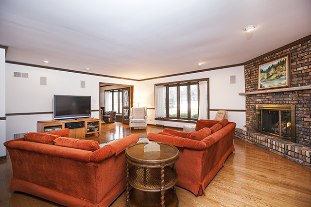 For Sale: 23 W581 Royal Oak Dr Naperville, IL 60540