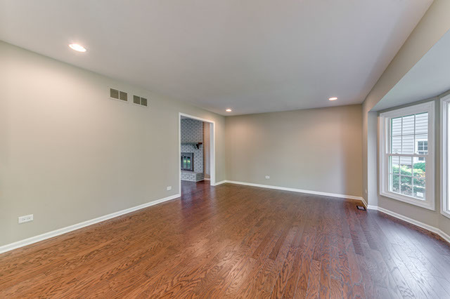 For Sale: 985 Collingwood Dr Naperville, IL 60540