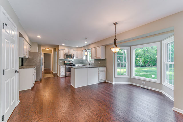 For Sale: 985 Collingwood Dr Naperville, IL 60540