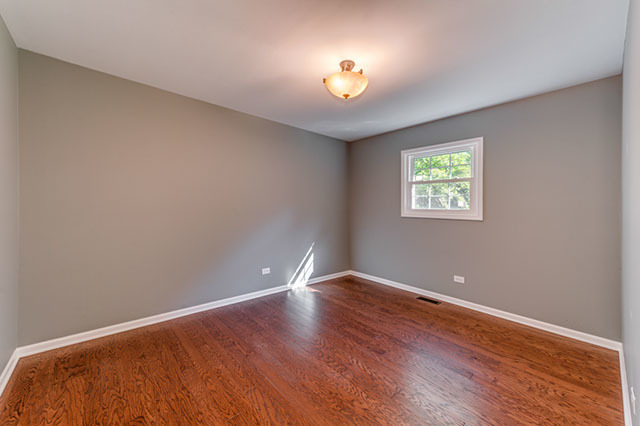For Sale: 985 Collingwood Dr Naperville, IL 60540