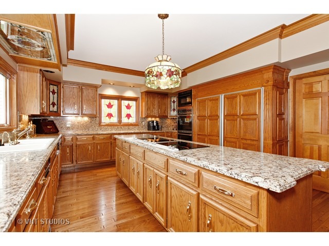 For Sale: 1305 Brunswick Ct Naperville, IL 60540