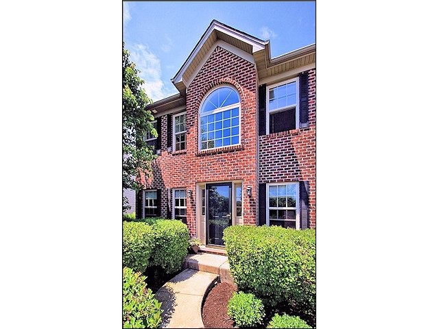 604 S Avon Ct