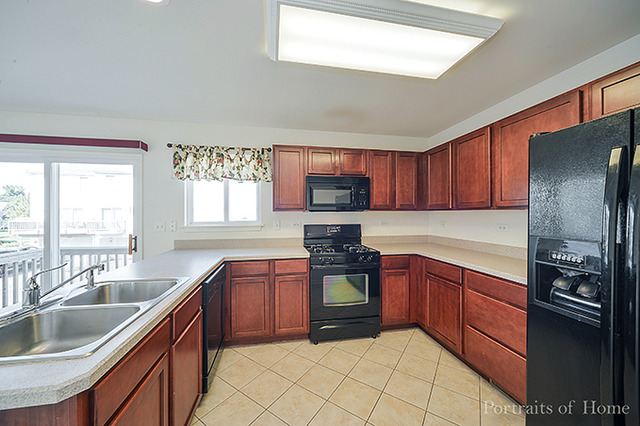 For Sale: 629 Lincoln Station Dr #629 Oswego, IL 60543