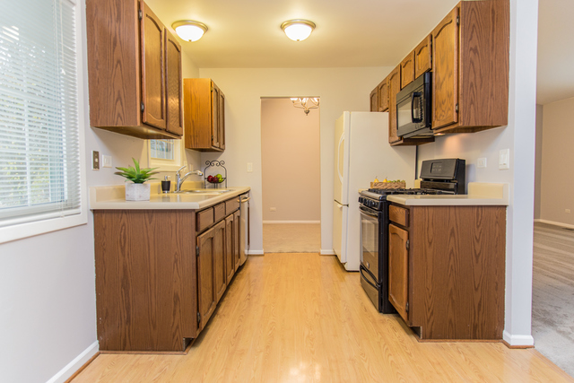 30 W070 Huntington Dr
