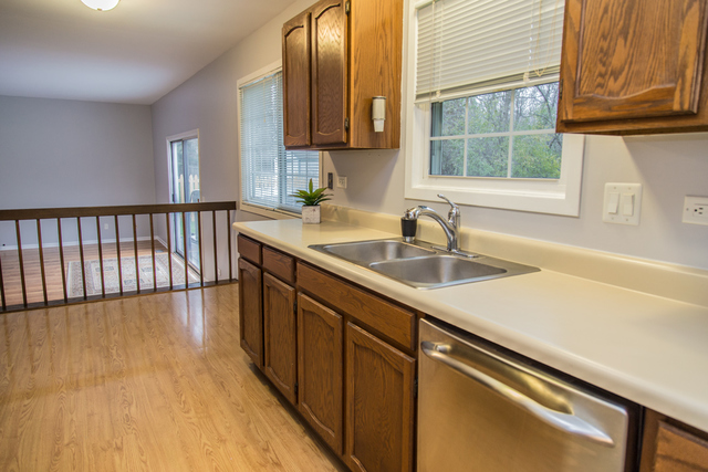 30 W070 Huntington Dr
