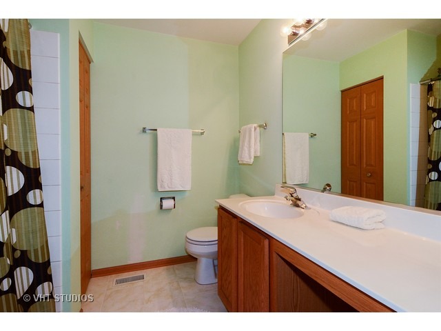 For Sale: 917 Genesee Ct #APT 917 Naperville, IL 60563