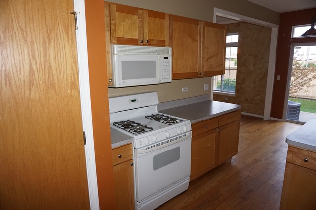 For Sale: 1678 Windward Ct #1678 Naperville, IL 60563