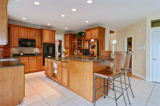 For Sale: 2932 Beth Ln Naperville, IL 60564