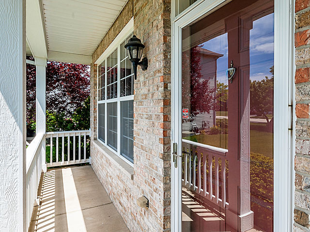 For Sale: 843 Spring Creek Cir Naperville, IL 60565