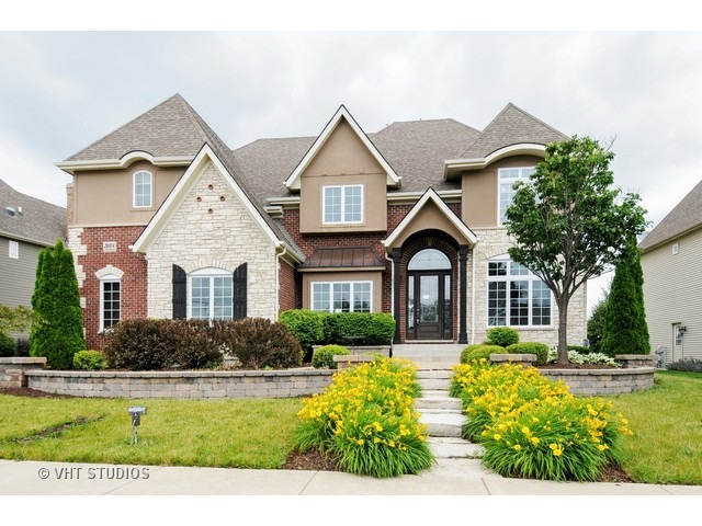 For Sale: 26104 W Stewart Ridge Dr Plainfield, IL 60585