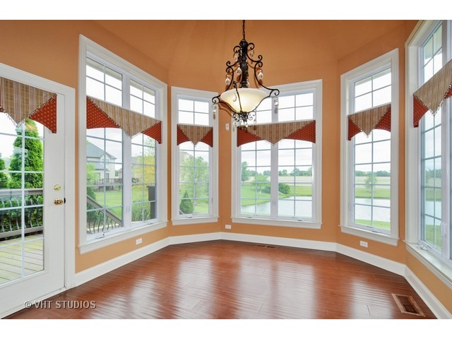 For Sale: 26104 W Stewart Ridge Dr Plainfield, IL 60585
