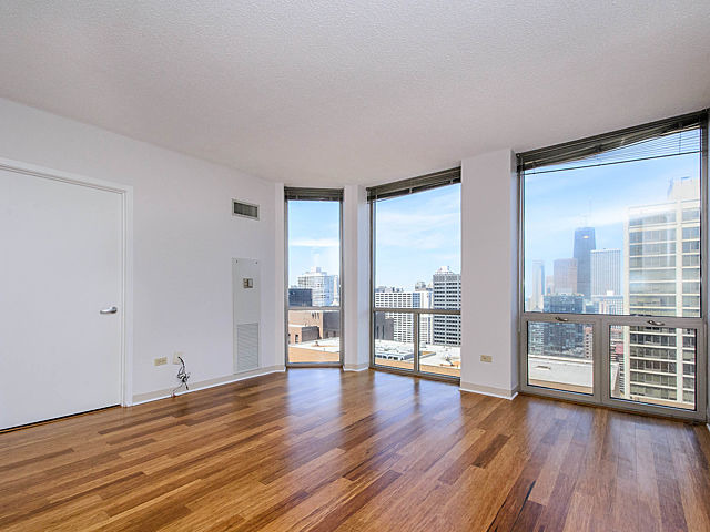 222 N Columbus Dr #4006