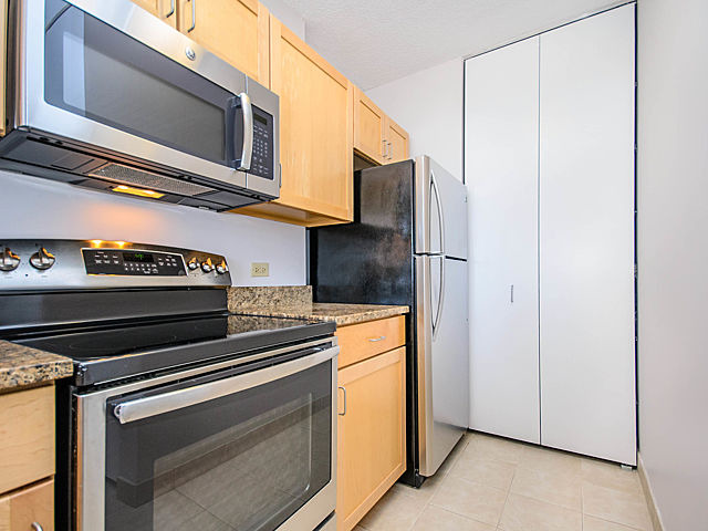 222 N Columbus Dr #4006