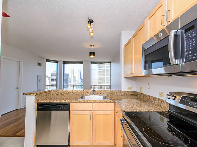 222 N Columbus Dr #4006