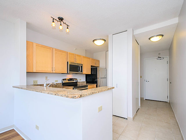 222 N Columbus Dr #4006