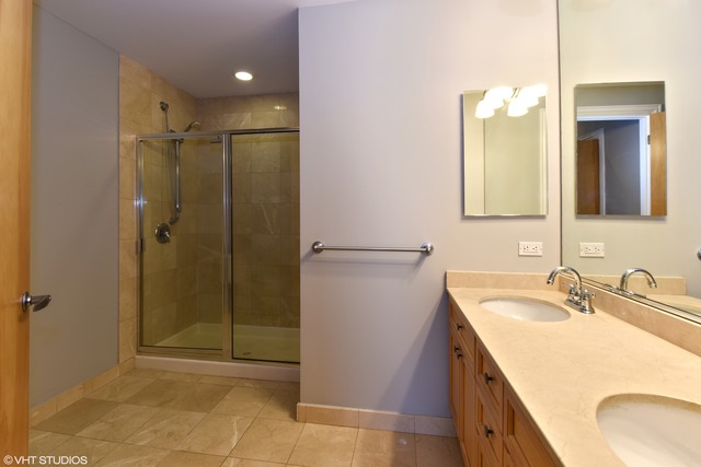 225 S Sangamon St #604