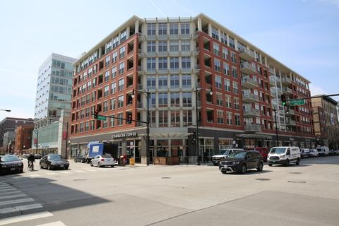 1040 W Adams St #241