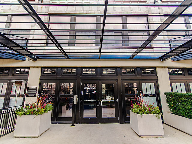For Sale: 1001 W 15th St #APT 128 Chicago, IL 60608