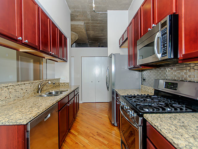 For Sale: 1001 W 15th St #APT 128 Chicago, IL 60608